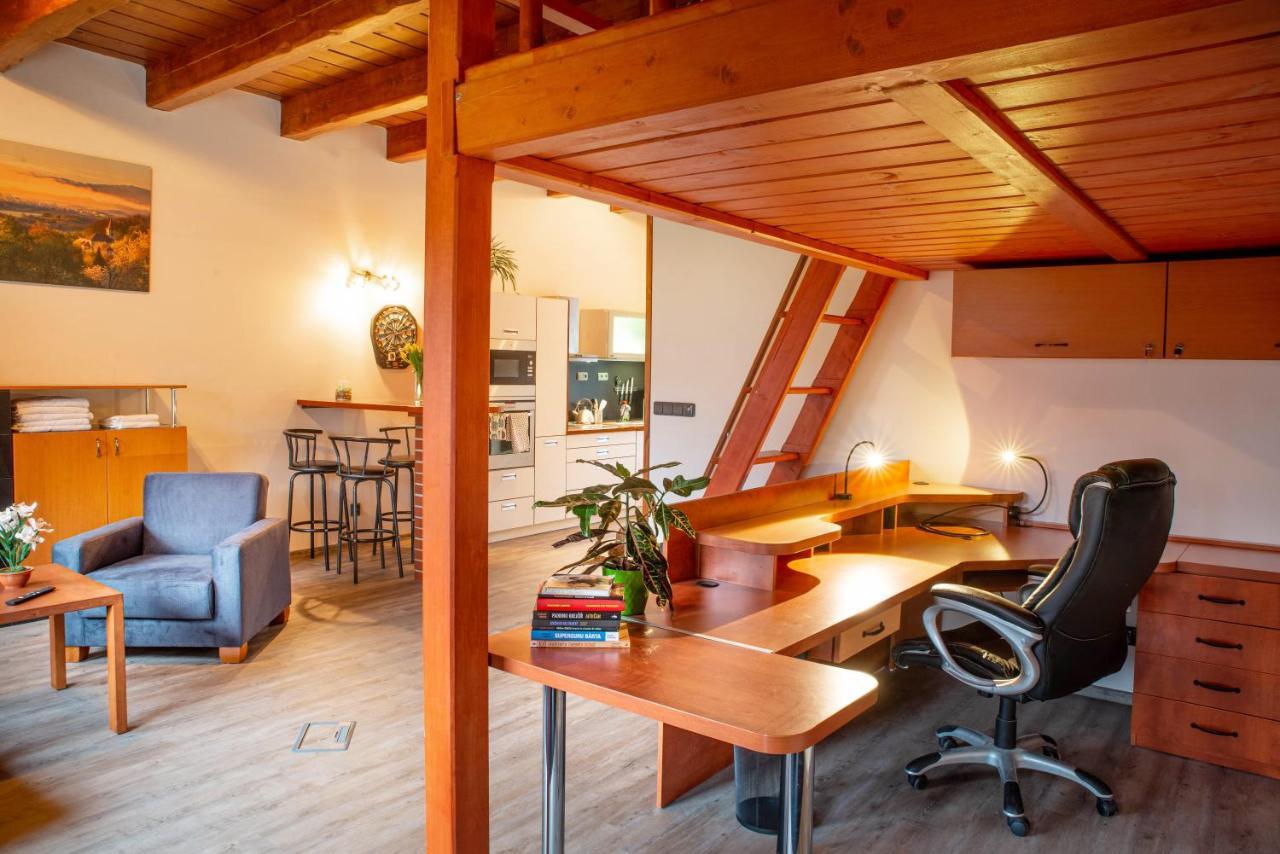Apartment Na Okraji Mesta S Vlastnim Parkovanim Ceska Lipa