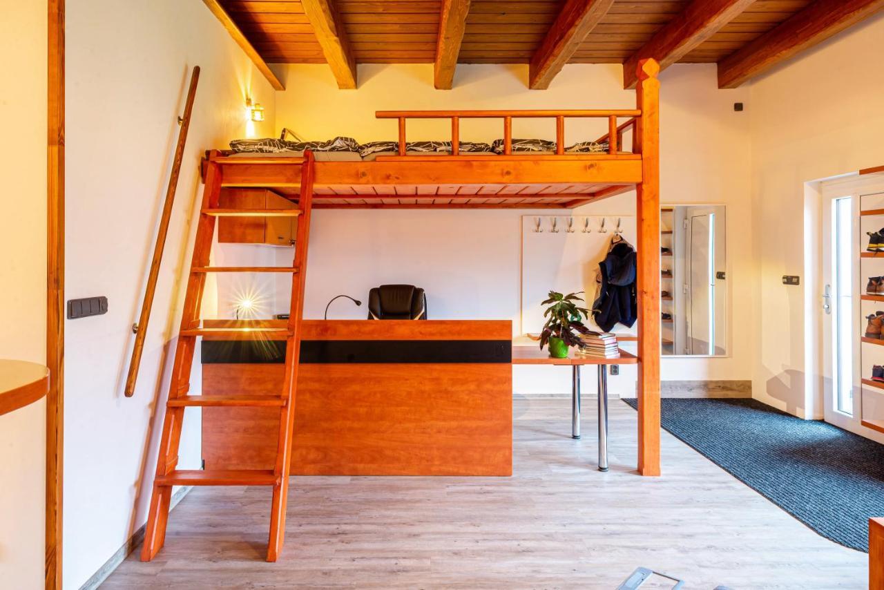 Na Okraji Mesta S Vlastnim Parkovanim Apartment Ceska Lipa