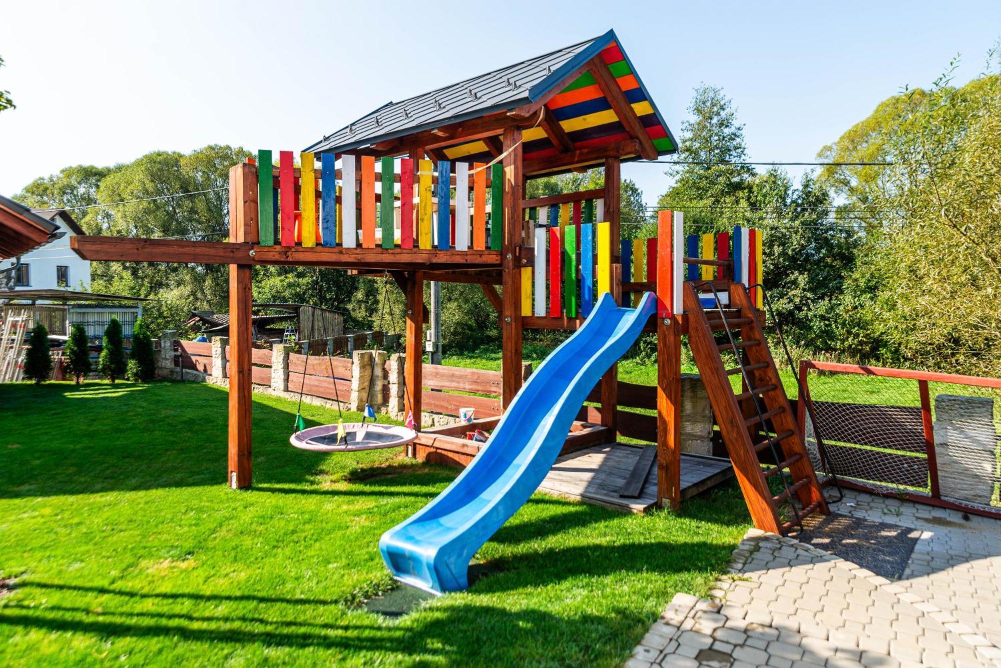 Na Okraji Mesta S Vlastnim Parkovanim Apartment